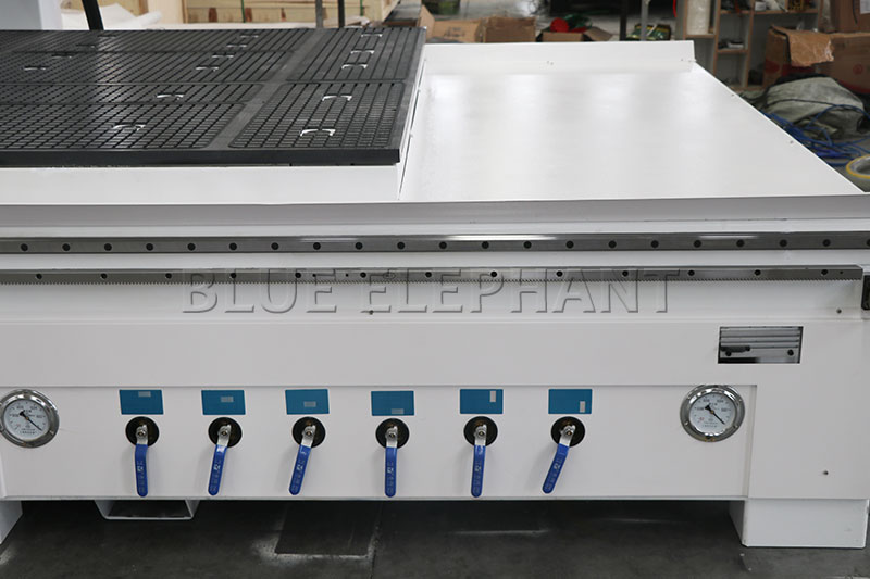 2128-High-efficiency-linear-ATC-CNC-Router-for-Wood-with-Drilling-Head3