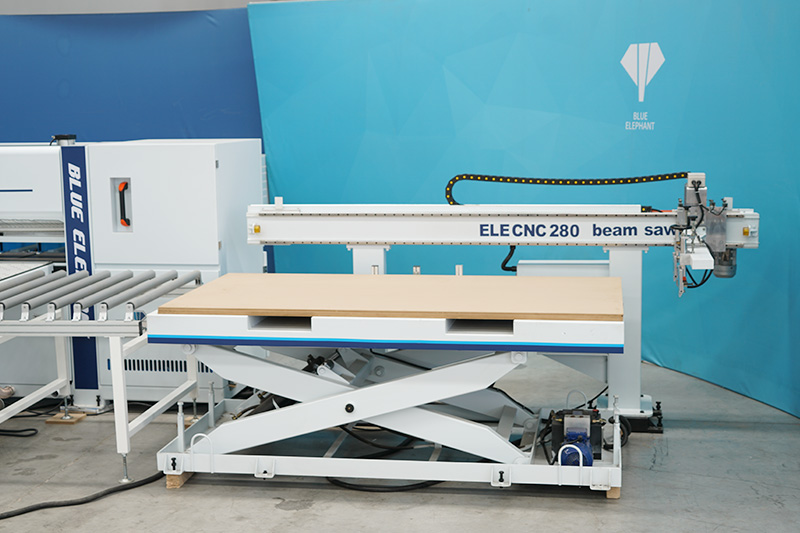 280HG Computer Panel Saw with Automatic Loading Platform 1
