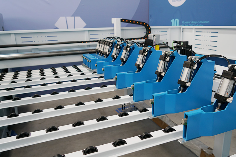 280HG Computer Panel Saw with Automatic Loading Platform 1