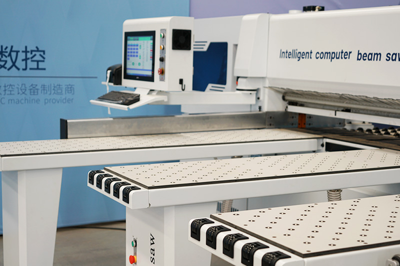 280HG Computer Panel Saw with Automatic Loading Platform 1