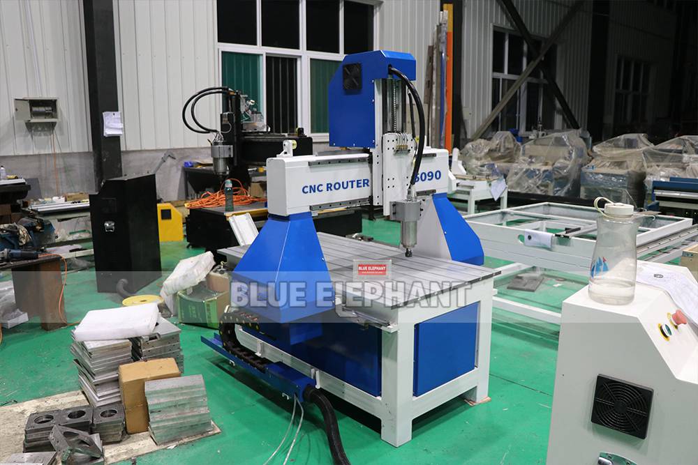 6090-Mini-Desktop-3-axis-CNC-wood-router4
