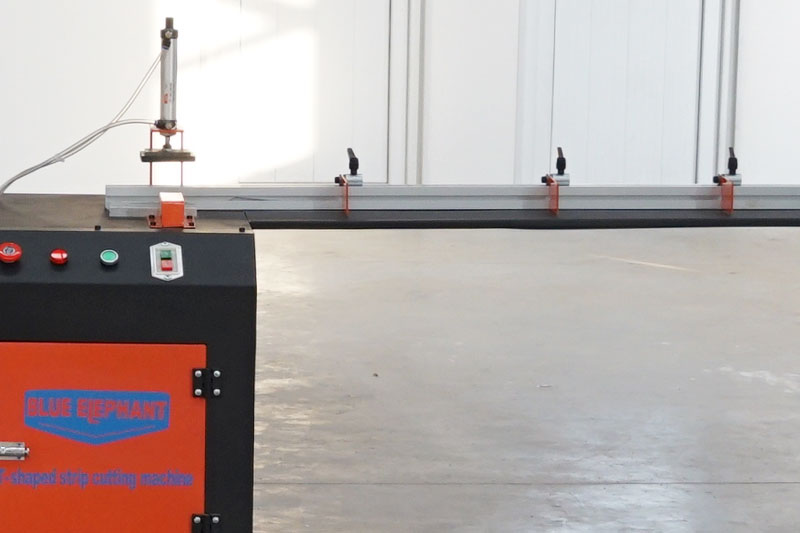 Metal strip cutting machine 1